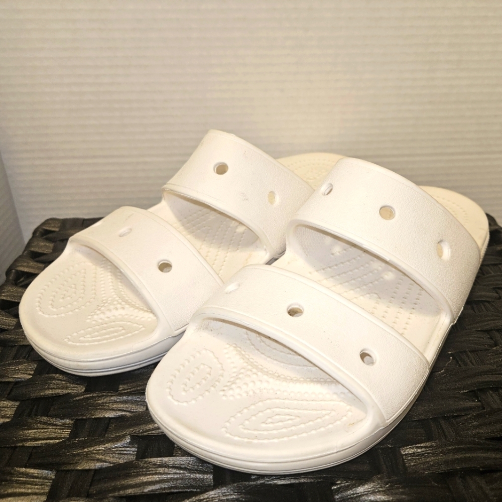Crocs White Classic Sandle Size 7 Mens 9 Womens Beach Iconic Comfort